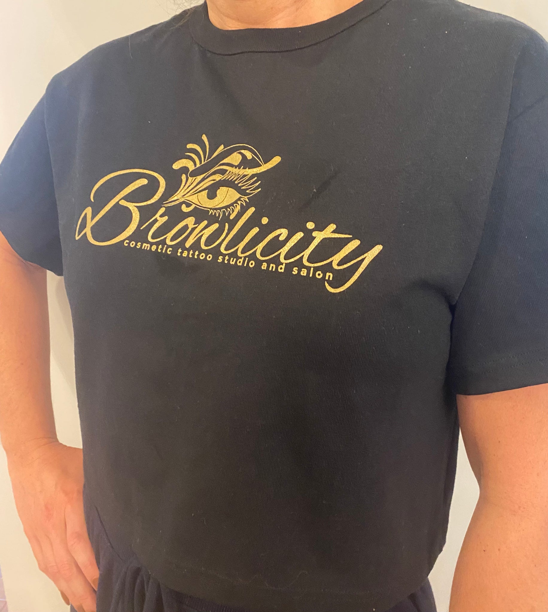 Browlicity Champion crop t-shirt